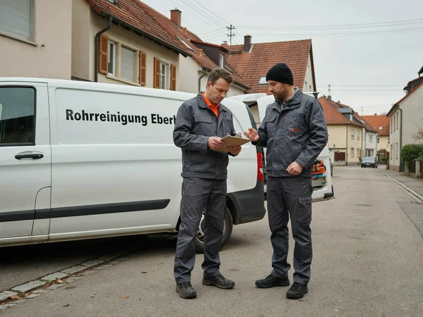 Wasserschaden an Wand durch defektes Rohr